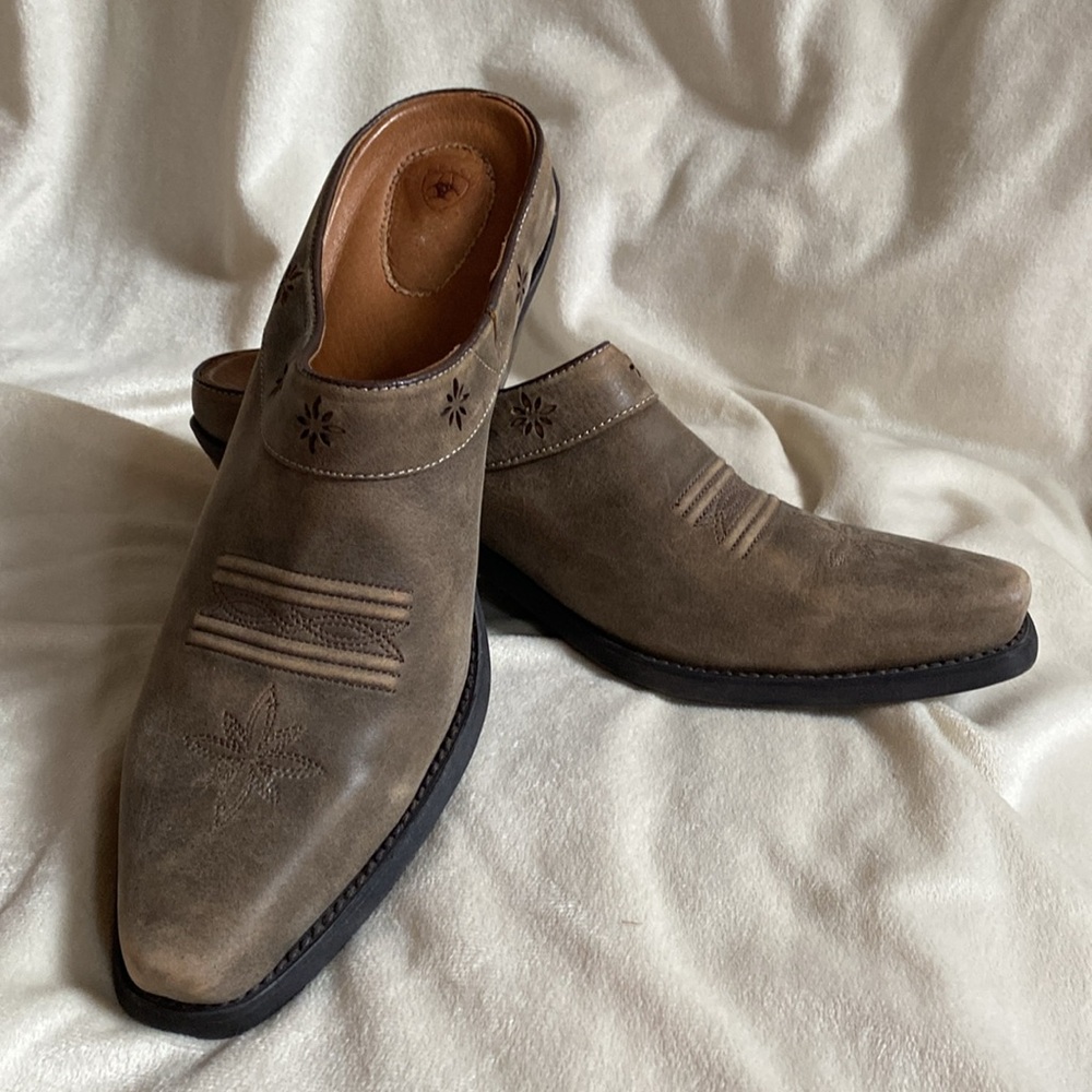 Women’s distressed taupe Brown Leather Western Shoes 10B runs long - Picture 4 of 5